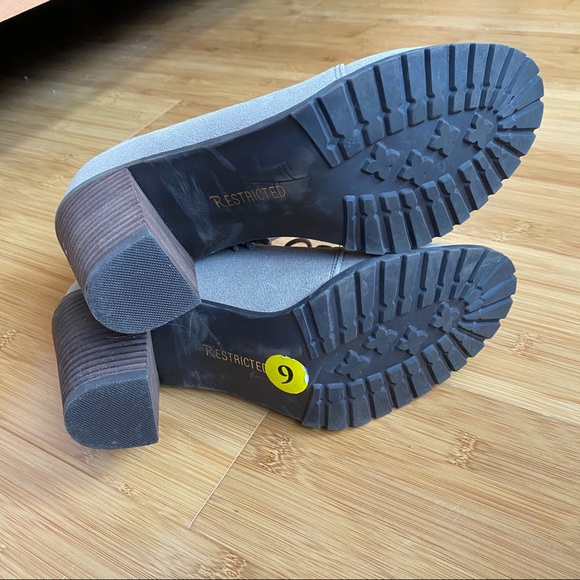 Restricted ankle booties size 9 - Picture 3 of 4